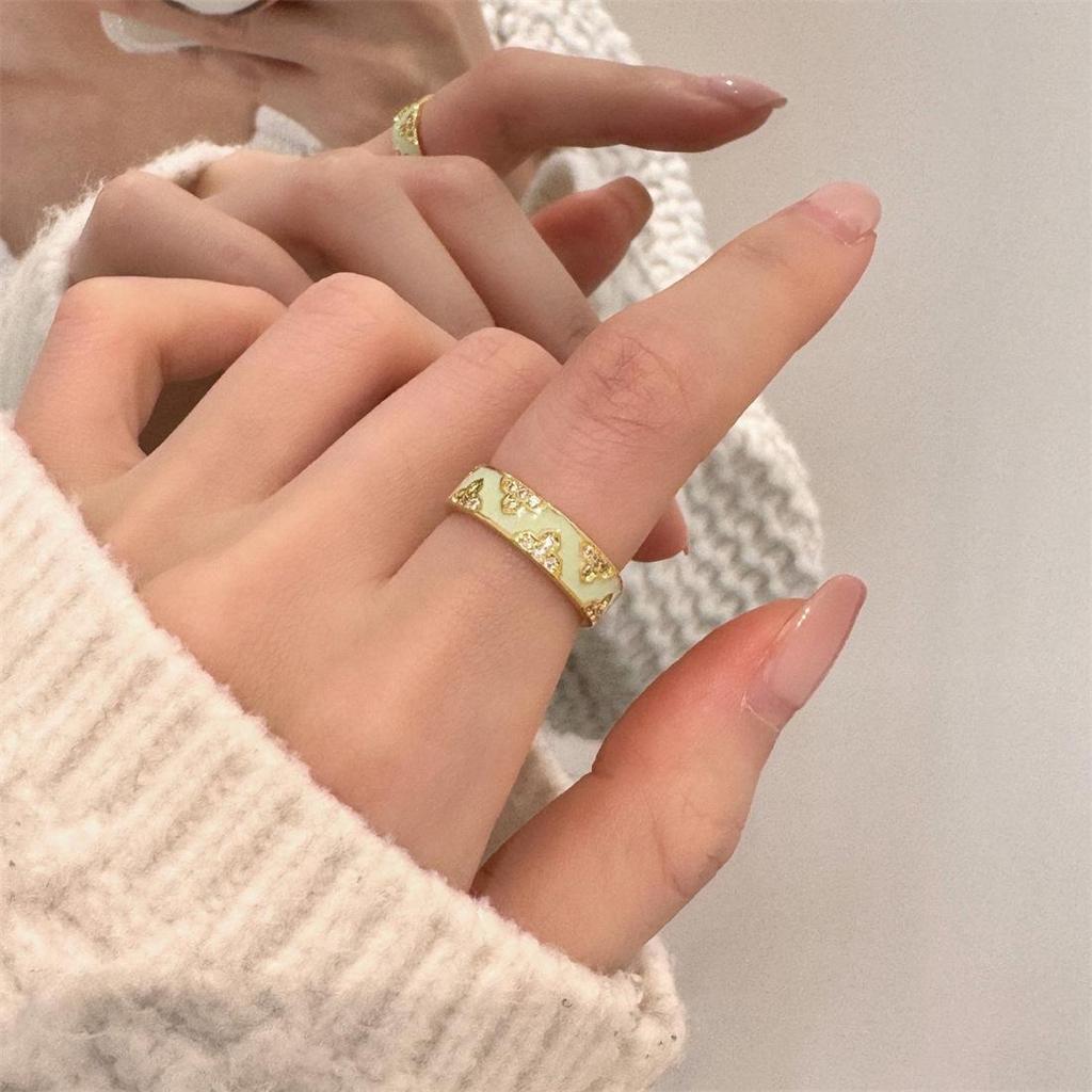 Эмаль, капельная глазурь, бабочка и перламутр, серебряное кольцо - элегантные, не тускнеющие женские украшения