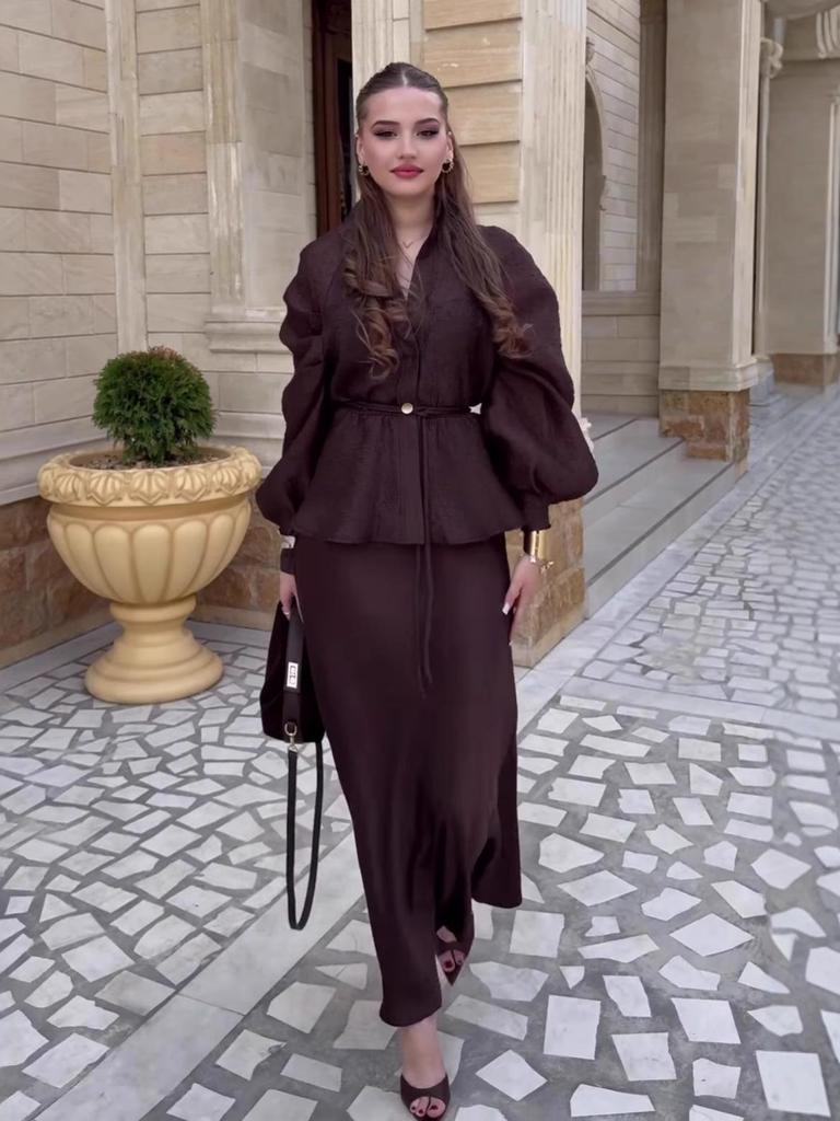 Осень 2025 г.: Женский кардиган с V-образным вырезом и длинным рукавом и юбка с высокой талией