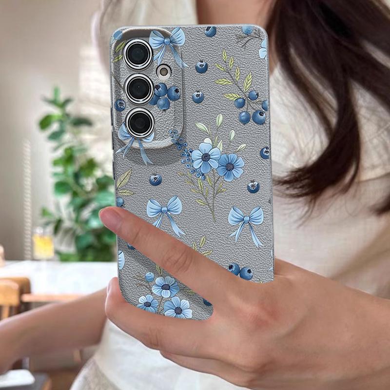 Чехол с цветочным рисунком «Черничные бантики» для Samsung S26 S25 S24 Ultra S23 S22 S21 FE A15 A16 A17 A26 A35 A36 A37 A54 A55 A56 A57 5G с текстурой кожи.