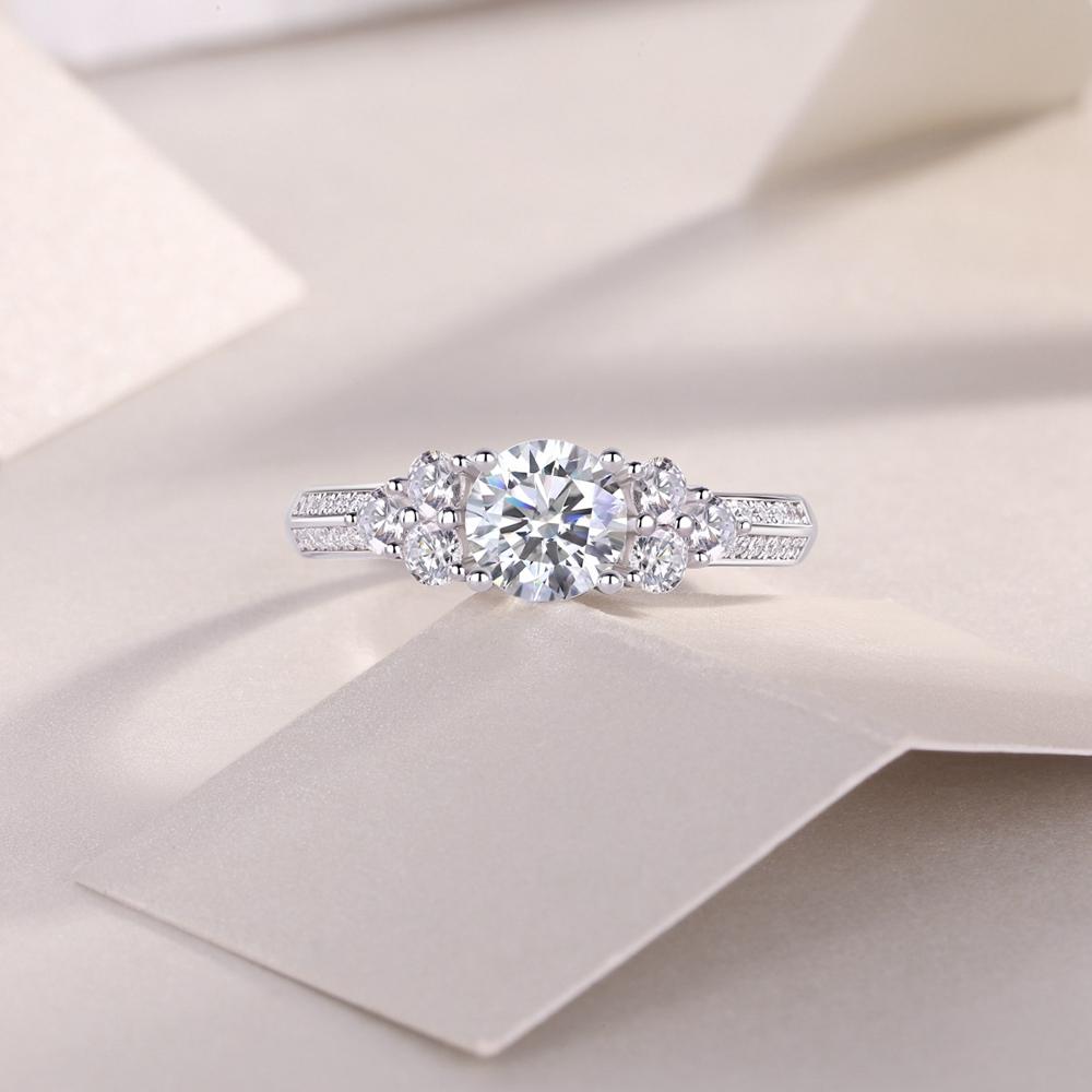 Vinregem Классическое женское кольцо из 100% стерлингового серебра 925 пробы 3EX VVS1 D, круглая огранка, 1 карат, настоящий муассанит с бриллиантом, свадебное обручальное ювелирное изделие