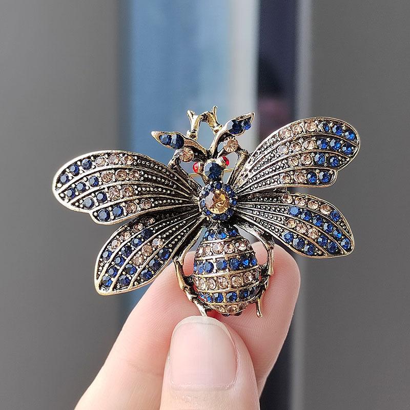 Vintage Insect Jewelry Shiny Zircon Butterfly Brooches Retro Pins Rhinestone Delicate Moth Brooches Pin for Women Dress Accessory