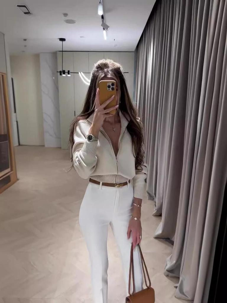 Осень 2024 Женский однотонный укороченный топ с универсальным облегающим кроем