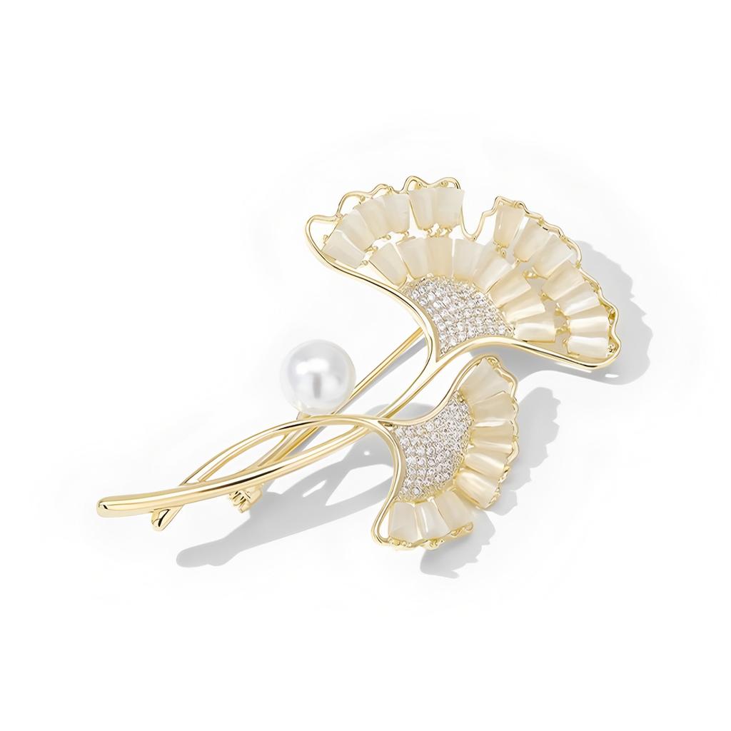 High-end Female Brooch, Exquisite and Fashionable, Ginkgo Leaf Pearl Brooch, Niche Design Sense Brooch