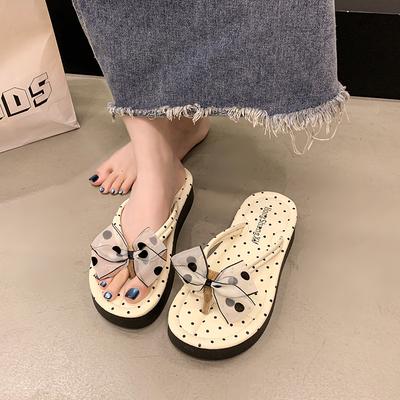Лето 2025 новые шлепанцы в горошек с бантом женские летние домашние нескользящие повседневные дышащие комнатные сандалии на толстой подошве