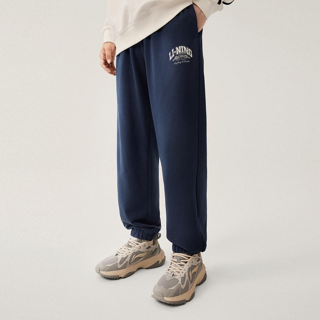 Li Ning Sports Lifestyle Series American Vintage Simple Loose Fit Drawstring Cuffs Casual Knit Joggers Men bottoms Deep-Navy AKLU939-1