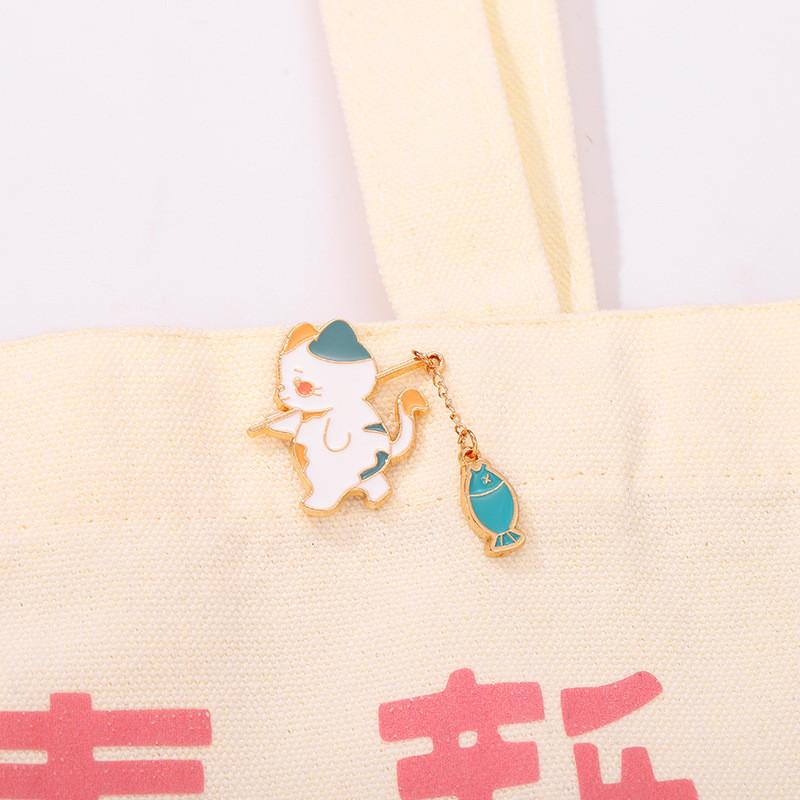 Причудливая мультяшная металлическая брошь «Кот и рыба» Восхитительная декоративная булавка для свитеров и курток Идеальный подарок для всех