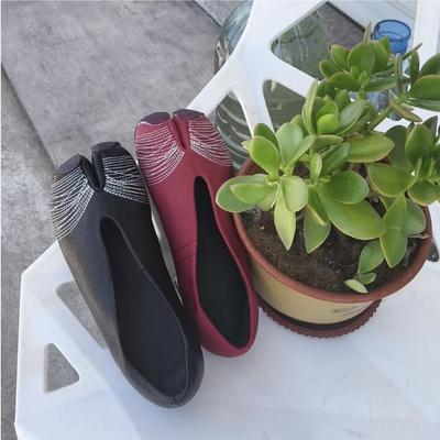 Женские туфли с раздвоенным носком и каблуком «свиное копытце», весенне-осенние таби на плоской подошве, слипоны, кроссовки для ходьбы, удобный верх из натуральной кожи