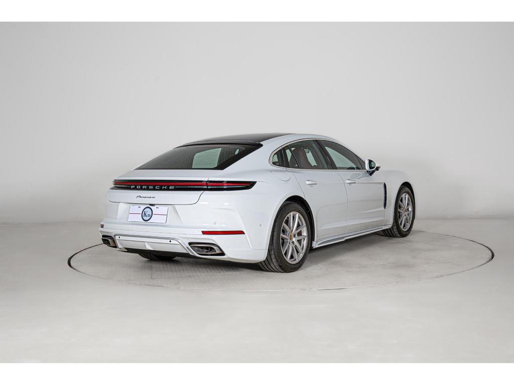 Panamera 976 Turbo Body Kit for 24-UP Model with Daytime Running Lights, Long Wheelbase