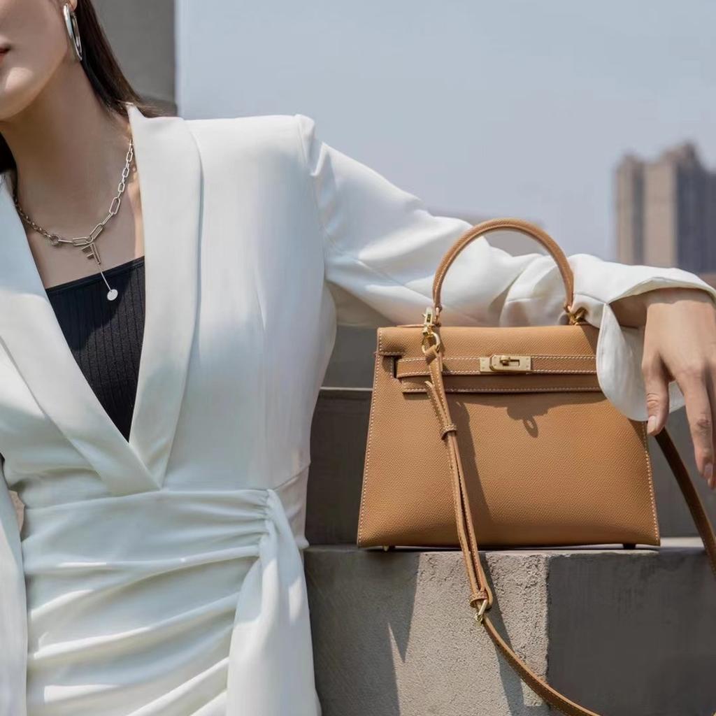 Классическая и атмосферная сумка / Новый стиль, модная и универсальная сумка через плечо на одно плечо, высококачественная ручная кожаная женская сумка