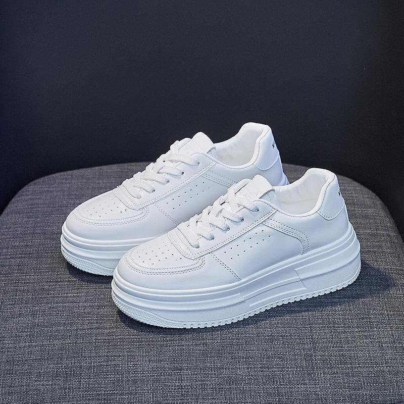 Маленькие белые туфли для женщин на весну, новые универсальные студенческие туфли для женщин, повседневная обувь в корейском стиле на толстой подошве для женщин