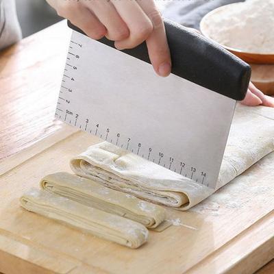 2 шт. Тесторезки с мерной шкалой Пищевая нержавеющая сталь Высокопрочный скребок без деформации Настольный скребок Инструмент для резки теста Скребок для теста