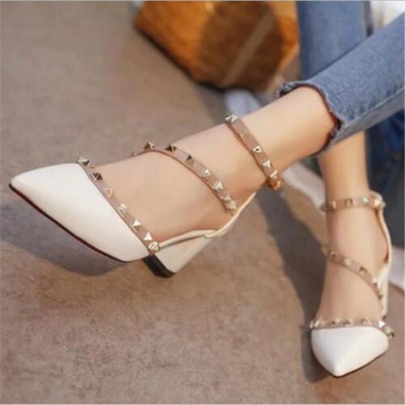 Новые сексуальные элегантные женские сандалии Baotou, корейская мода, заклепки, острые высокие каблуки, сексуальные женские туфли с неглубоким ртом