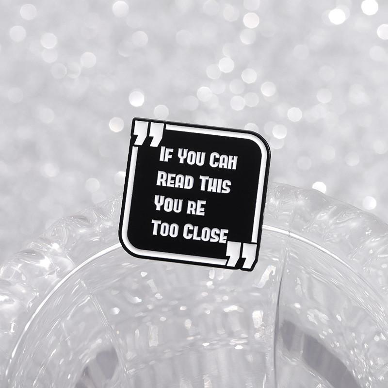 И Черная Современная Белая Эмалевая Брошь-Пин с Мультяшным Дизайном Идеально Подходит для Повседневной Носки Унисекс