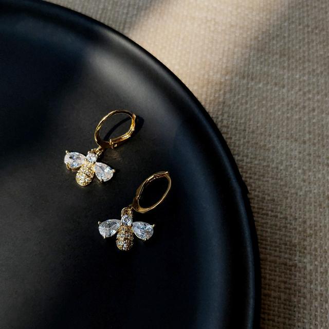 Серьги-гвоздики в Корейском стиле с милыми насекомыми, пчелами, ромашками и цветком для женщин, серьги-гвоздики с кубическим цирконием, серьги с кристаллами в виде животных, вечерние ювелирные изделия для девочек, подарки