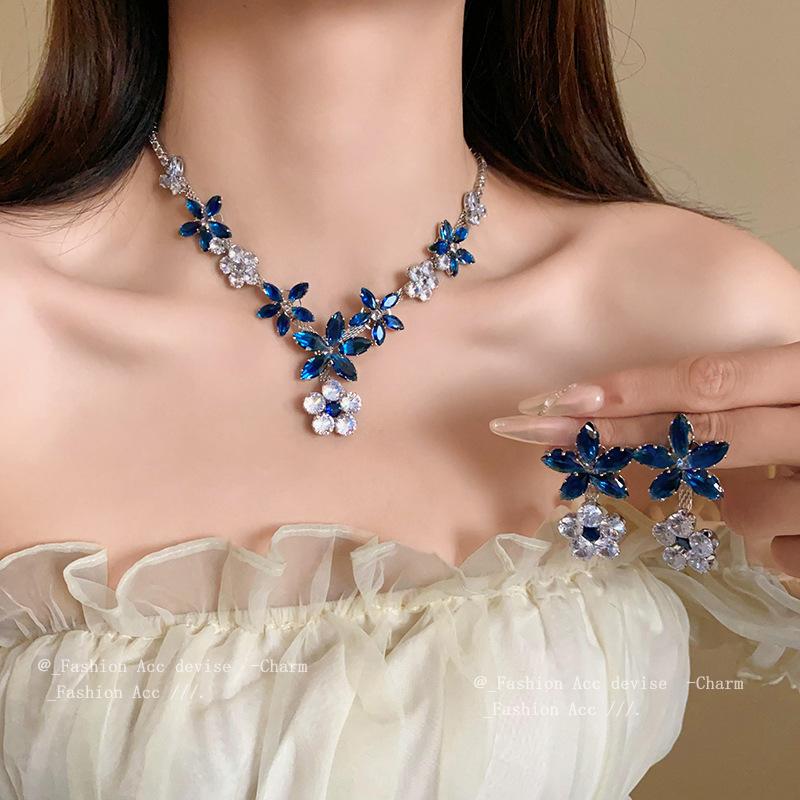 Zircon flower leaf water drop pendant necklace light luxury fashion collarbone chain exquisite new dress accessories