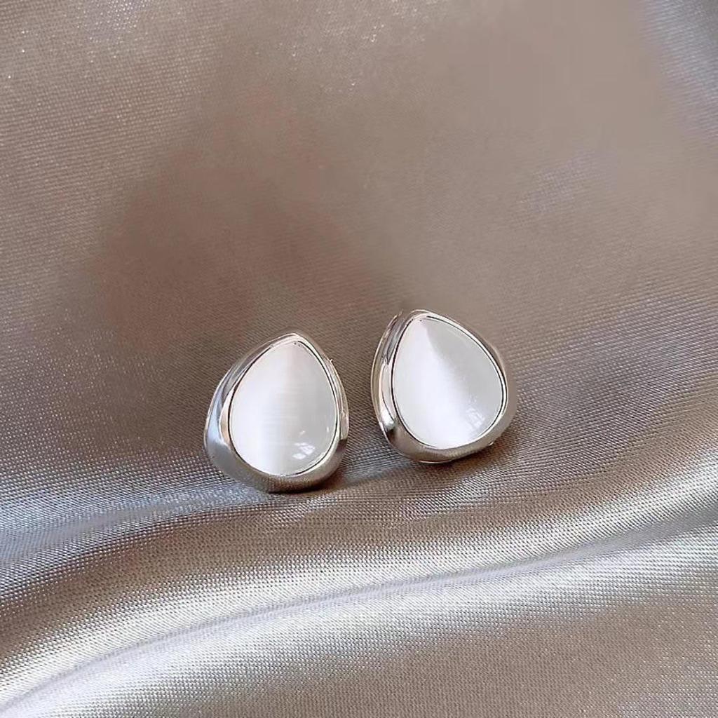 Серебряные серьги-игл с цветком из кошачьего глаза - элегантный, универсальный модный аксессуар для женщин