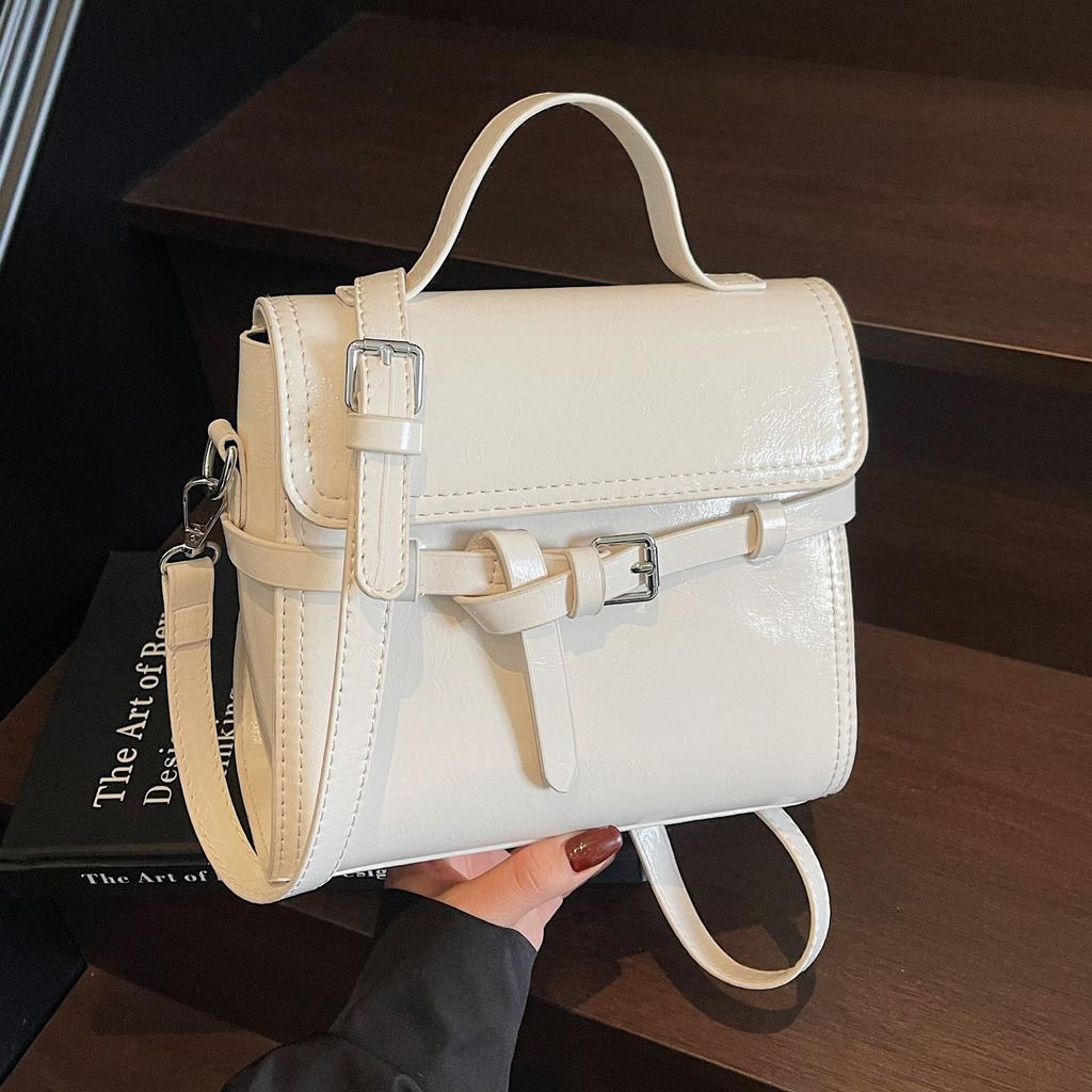 Retro Portable Foreign Style Bag for Women, Korean Version of Fashionable and Versatile Single Shoulder Crossbody, New Simple and Advanced Small