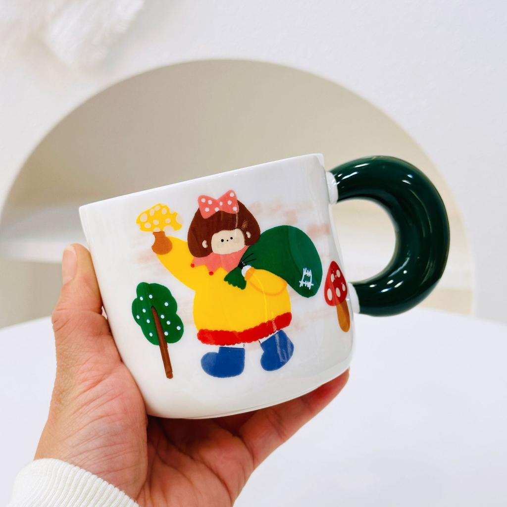 Креативная Персонализированная Пара с Крышкой и Ложкой Керамическая Чашка Высокого Внешнего Вида Большая Вместимость Кружка для Маленького Подарка для Девочек Чашка для Воды для Домашнего Использования