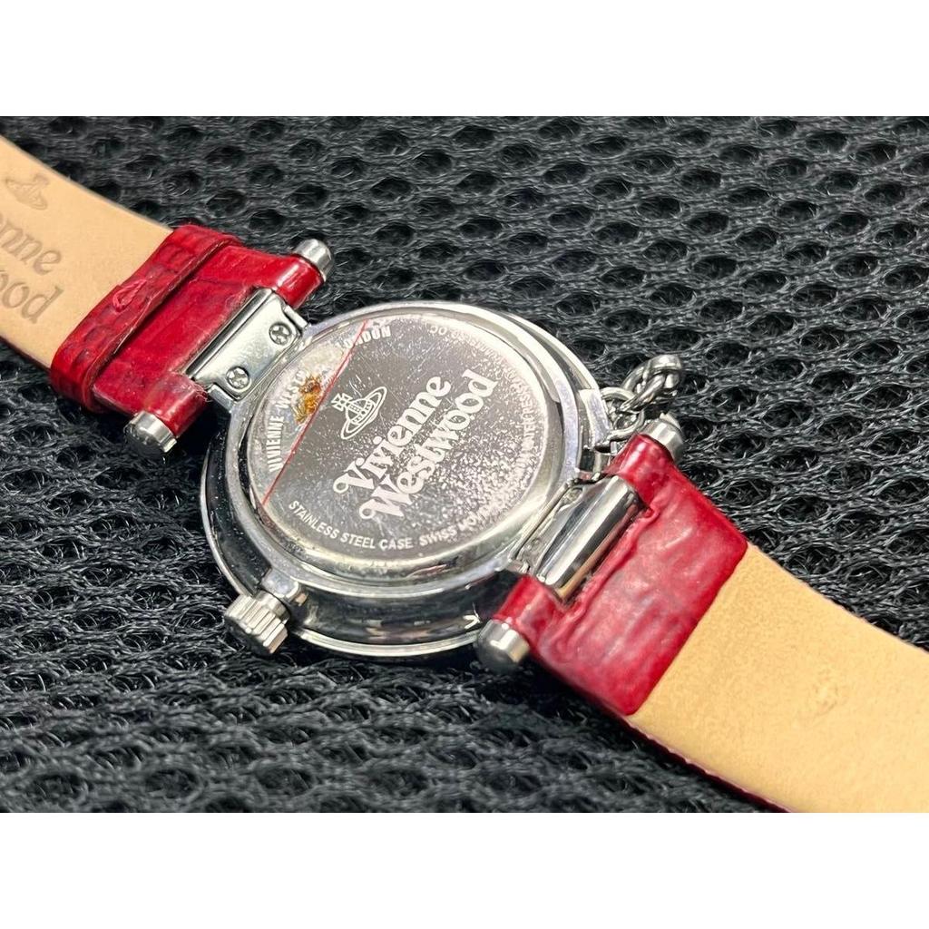 Подержанные красные часы Vivienne Westwood