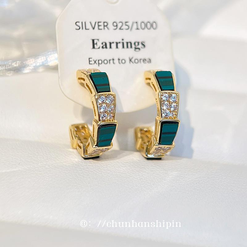 Emerald high-end earrings, women's zircon design, light luxury temperament stud earrings, fashionable commuter earclips, green without earrings.