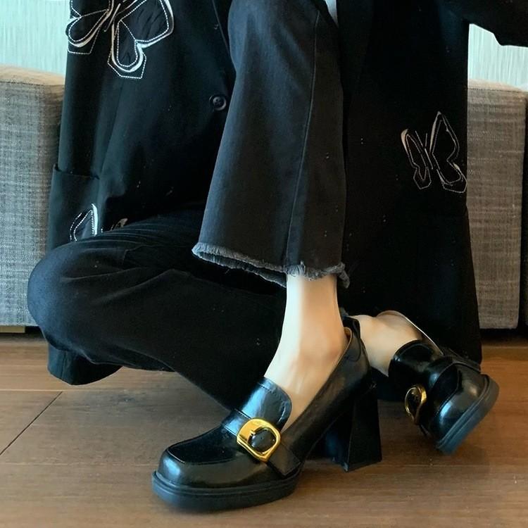Ретро квадратный носок толстый каблук лоферы на одной педали осень 2025 новая обувь на высоком каблуке маленькие кожаные туфли женские туфли в британском стиле