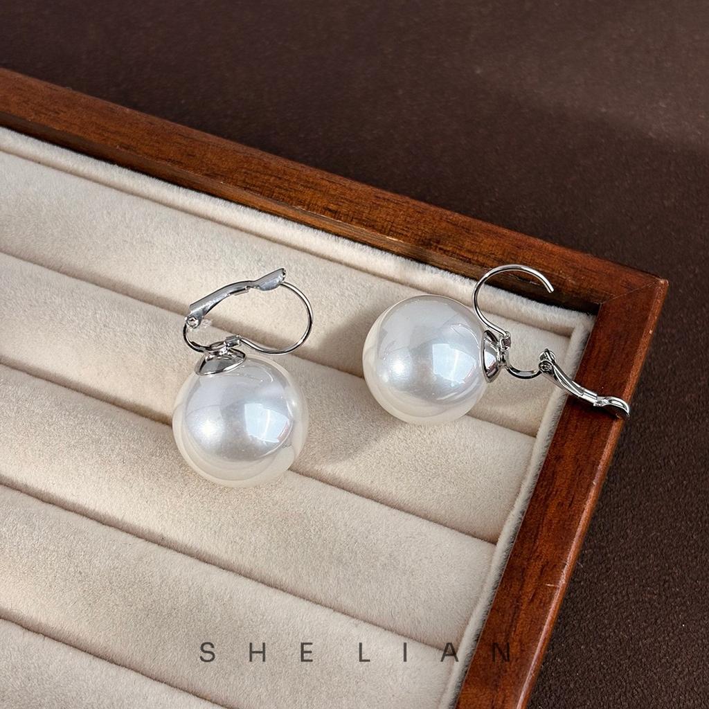 Light luxury simple high-end temperament big pearl earrings fashion niche design ear hook versatile commuter earrings women