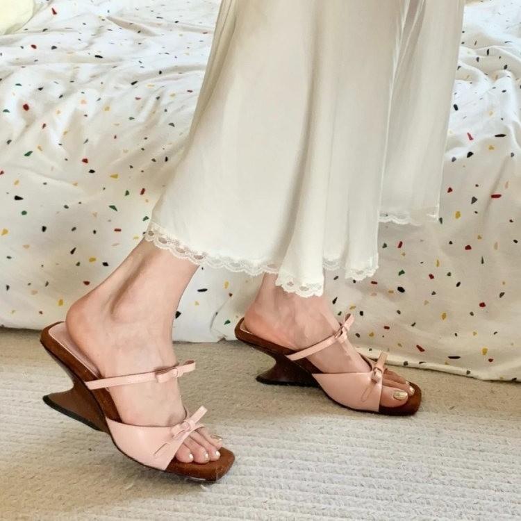Fashion Bow wedge flip-flops Women wear 2024 new French square head open-toed line band fashion retro with skirt heels