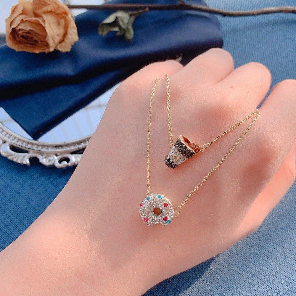 Swarovski Набор позолоченных колье «Пончик и кофе» 5459142