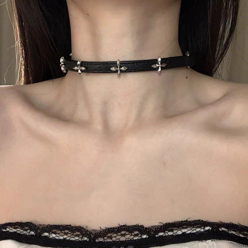 Chic Spicy Girl Leather Bell Choker Necklace – Unique Minority Design
