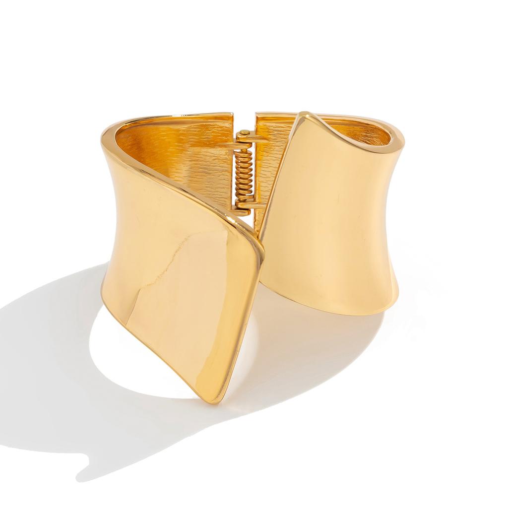 Cold Autumn and Winter Temperament Geometric Splicing Open Bracelet, Design Sense Corrugated Smooth Metal Wind Bracelet Women