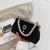 Корейская версия сумки-клатча с жемчужной цепочкой 2025 лето новая сумка женская модная сумка-мессенджер с заклепками сумка на плечо с клипсой
