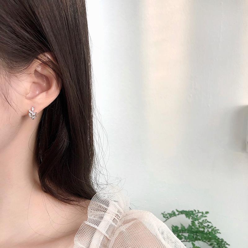 Новая универсальная корейская версия, простая и универсальная, с инкрустацией из листочков циркония и застежками-пряжками из бриллиантов