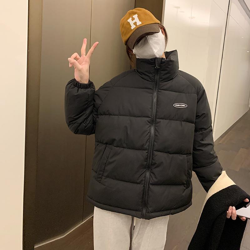 Зима 2025 новая утолщенная куртка-пуховик с воротником-стойкой и надписью, хлопок, школьница, корейская версия, свободная стеганая куртка