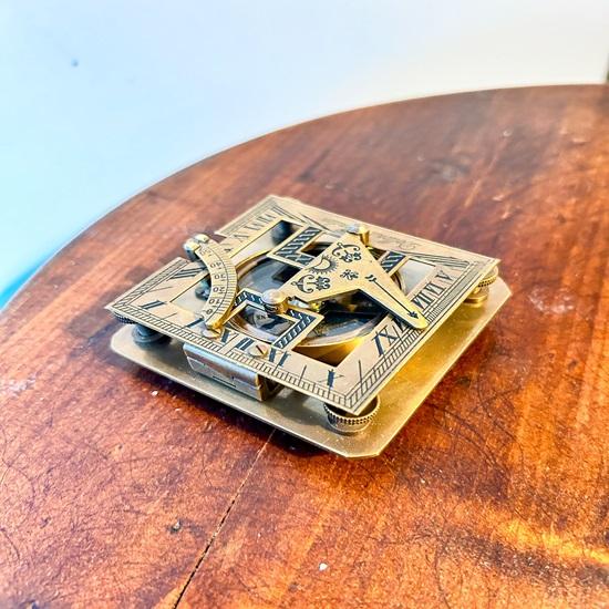 Компас для солнечных часов в викторианском морском стиле в деревянной коробке