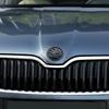 ZDVK6 2pcs 80mm/90mm 3D Car Emblem Badge Hood Front Rear Trunk Logo For Skoda Fabia 1 2 Octavia a7 RS Superb Rapid Yeti Karoq Vision