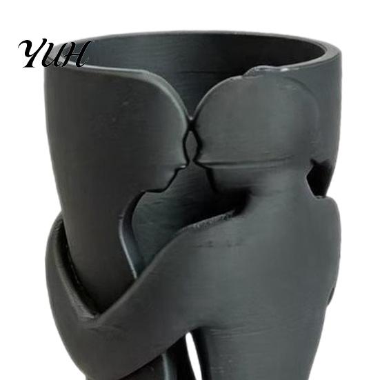Minimalist Desktop Sculpture Decor Couple Embracing Abstract Vase, Matte Black Decorative Sculpture, Modern Style Elegant Home Accessories Artistic