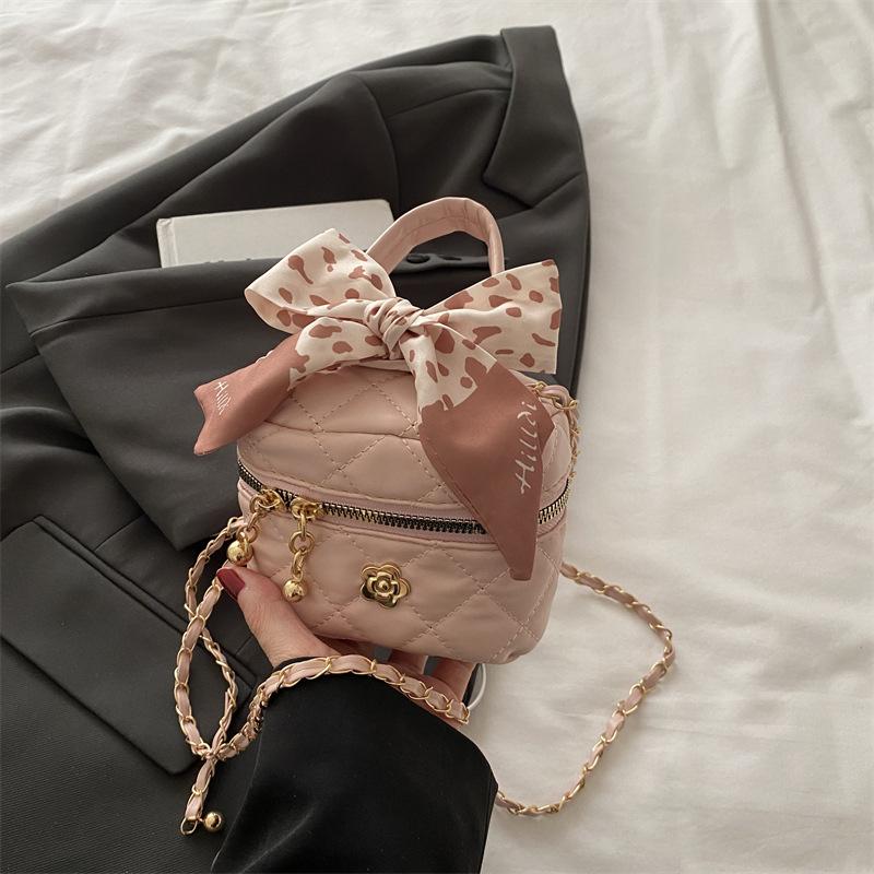 2025 New Spring Portable Small Bag Diamond Chain Bag Messenger Bag Mini Mini Small Bag Women