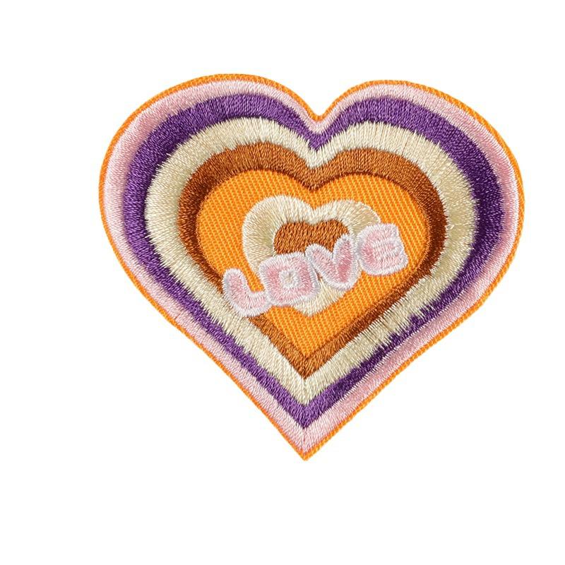 Значок-наклейка с радужной вышивкой - нашивка на аксессуар одежды