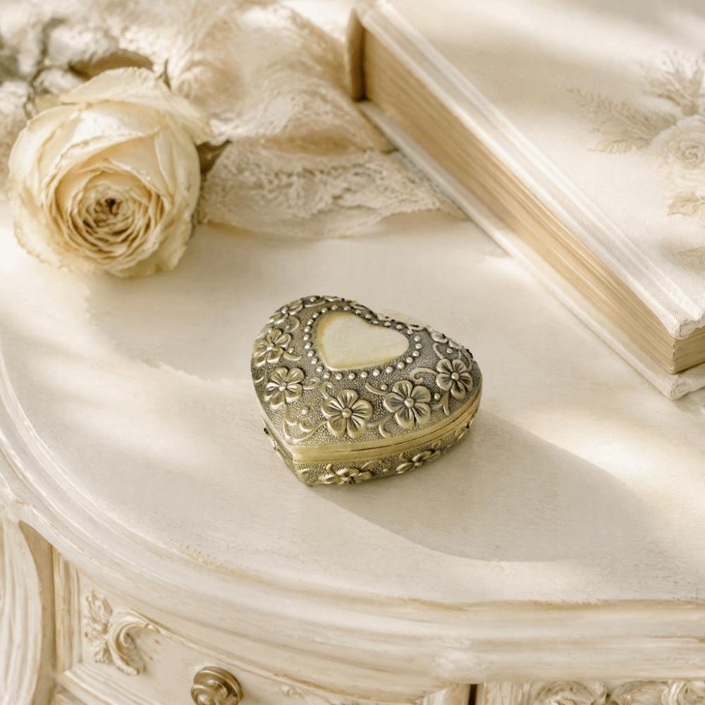 Carved Flower Metal Jewelry Box Metal Construction Heart Jewelry Box  For Earring