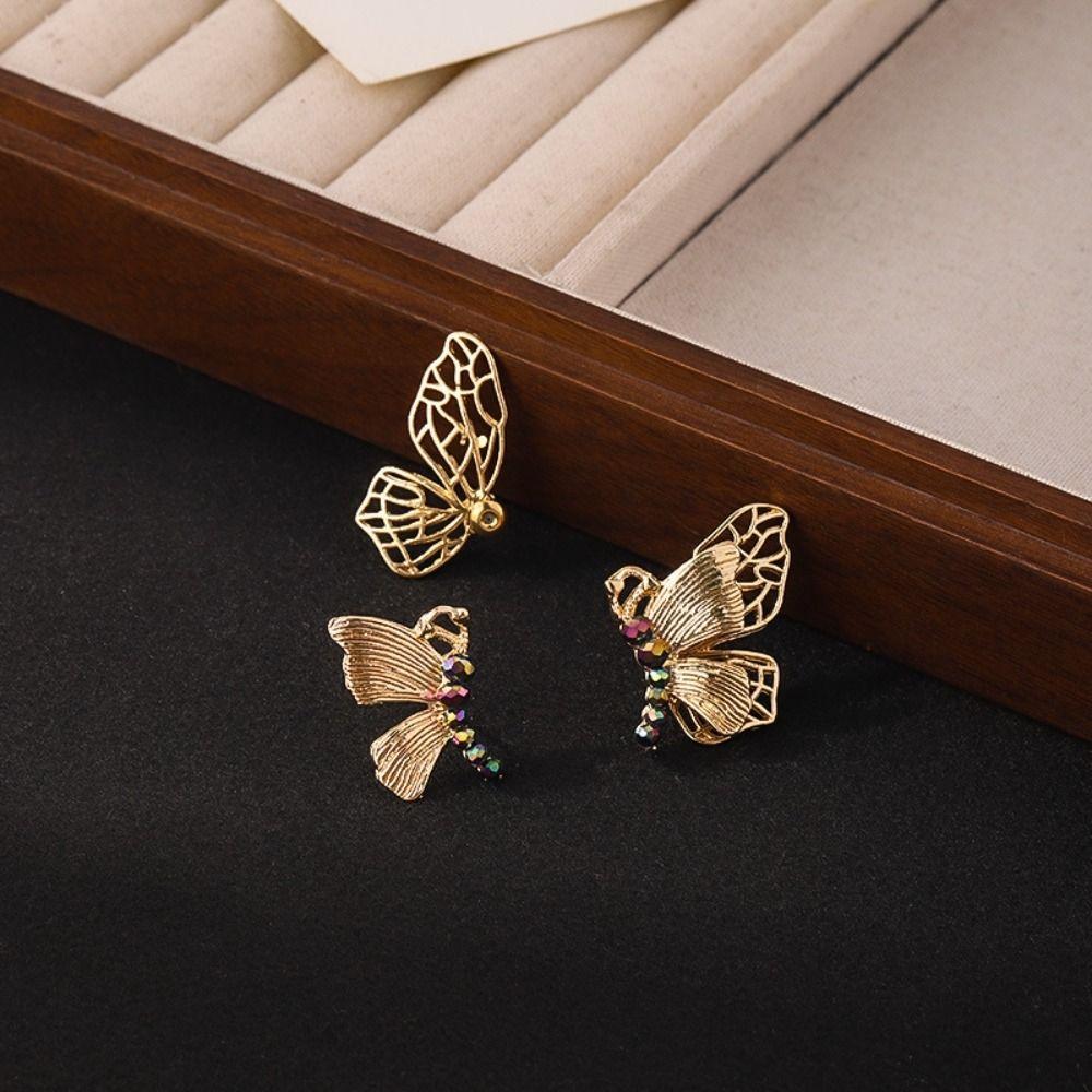 Exquisite Vintage Earrings Hollow Out Metal Stud Earrings Light Luxury Butterfly Earrings Vacation
