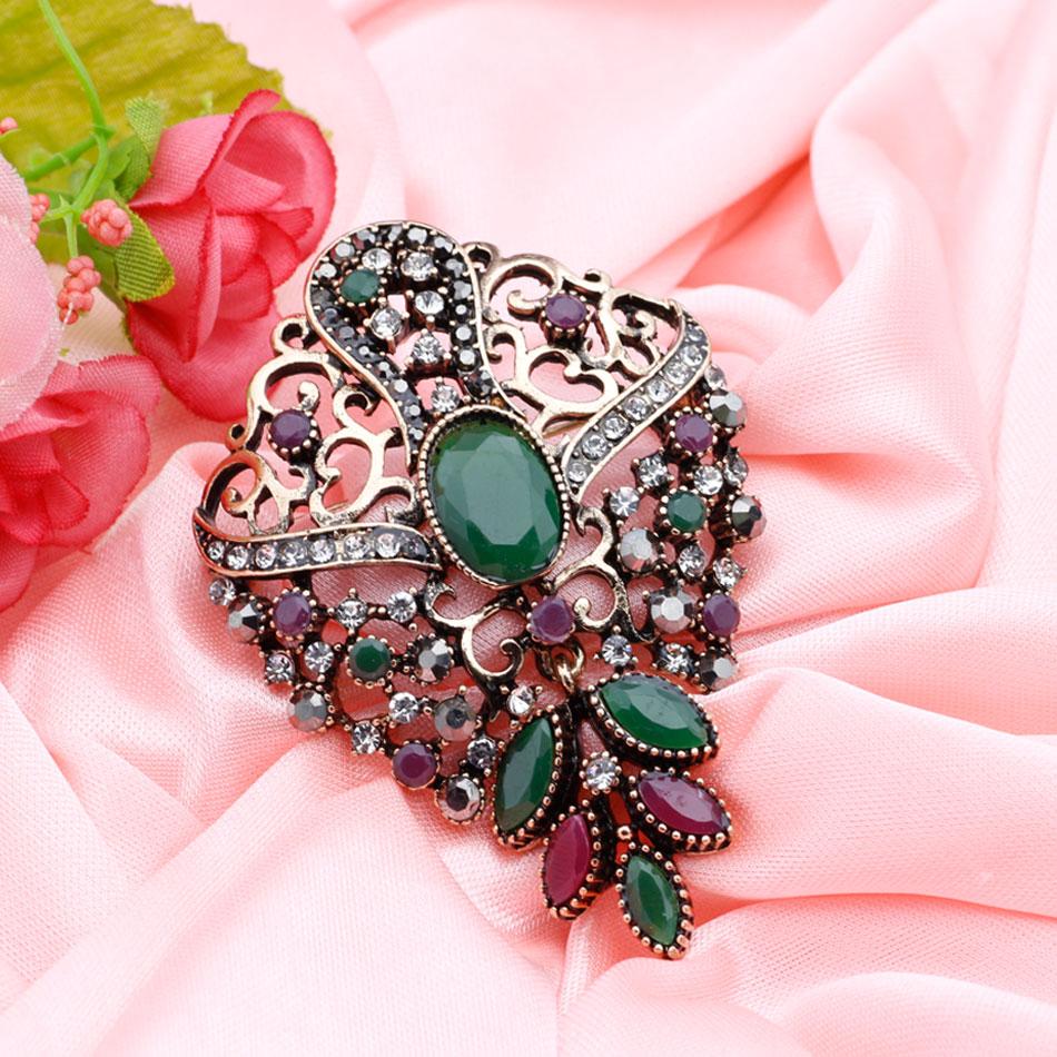 Women's Ethnic Hollow Flower Retro Brooch Antique Gold Color Circular Resin Scarf Corsage Light Jewelry Gift