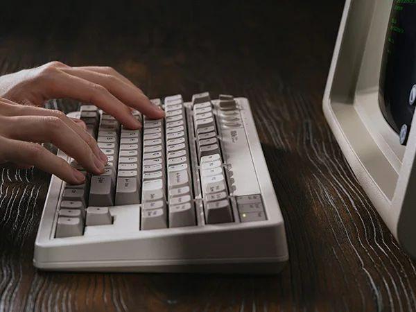 8BitDo Retro Mechanical Keyboard Bluetooth 2.4G