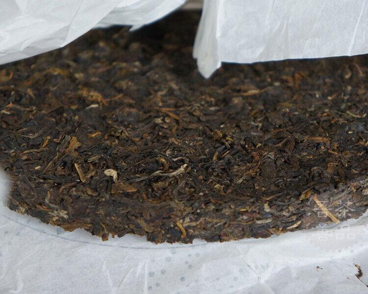 Ся Гуань Пуэр 2011 Сырой чай Пу Эр Шэн Цзин Май Ранняя весна Железный пирог 357г