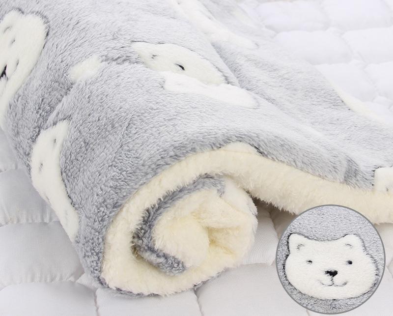 Soft Warm Pet Sleeping Mats Winter Dog Bed Pad Pet Blanket Mattress Puppy Cat Sleep Mat Lovely for Small Large Dogs Home Carpet