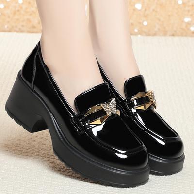 Модные 6 см Туфли на платформе в винтажном британском стиле Женские лоферы Весна 2024 Весна Средний каблук Яркие кожаные туфли для офиса Мама