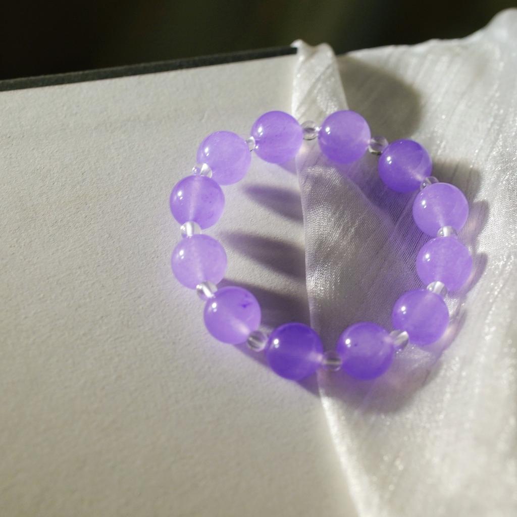 Violet Jadeite Quartzite Natural White Crystal Design Bracelet Bracelet.