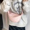 Новая сумка-мессенджер через плечо, модная сумка с оригинальным дизайном, нагрудная сумка, универсальная трендовая женская сумка на плечо.