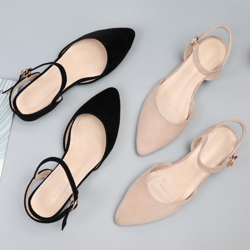 Модные летние повседневные туфли с острым носком и пряжкой на щиколотке, удобные балетки для женщин, замшевые повседневные черные сандалии с закрытым носком