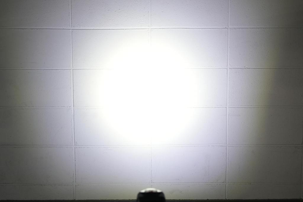 Fuji Lighting ZEXUS Перезаряжаемый светодиодный фонарь 420 Основной светодиод Работа до 18 ZX-R40 [Максимальные люмены, Время работы, Белый/Лампочка/Красный светодиоды]