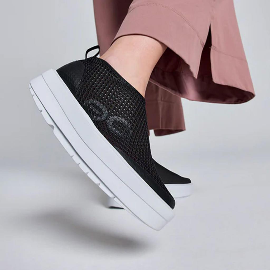 Спортивные сандалии OOmega Chukka cm [Woofos] женские белые/черные 23.0